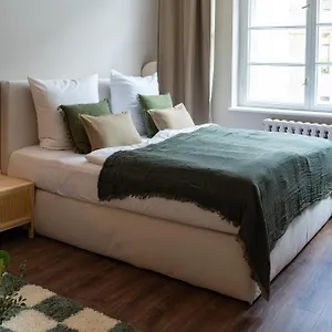 the-charming-by-curt-suites.find-berlin-hotels.com/